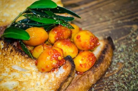 Soslu Kırma Yeşil Zeytin 1.44 KG e